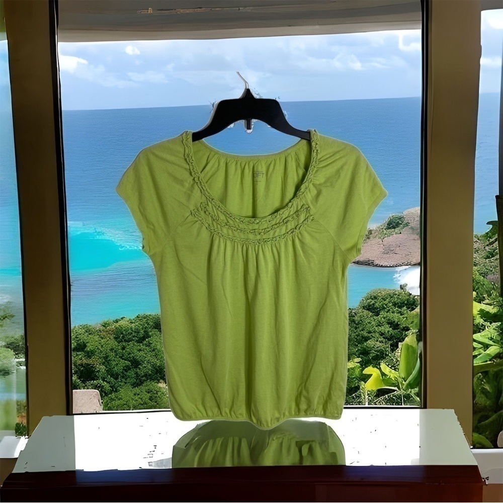 Loft Ruffle Neckline Scoop Short Sleeve Women’s Small